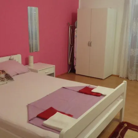 Apartment Crljenak *